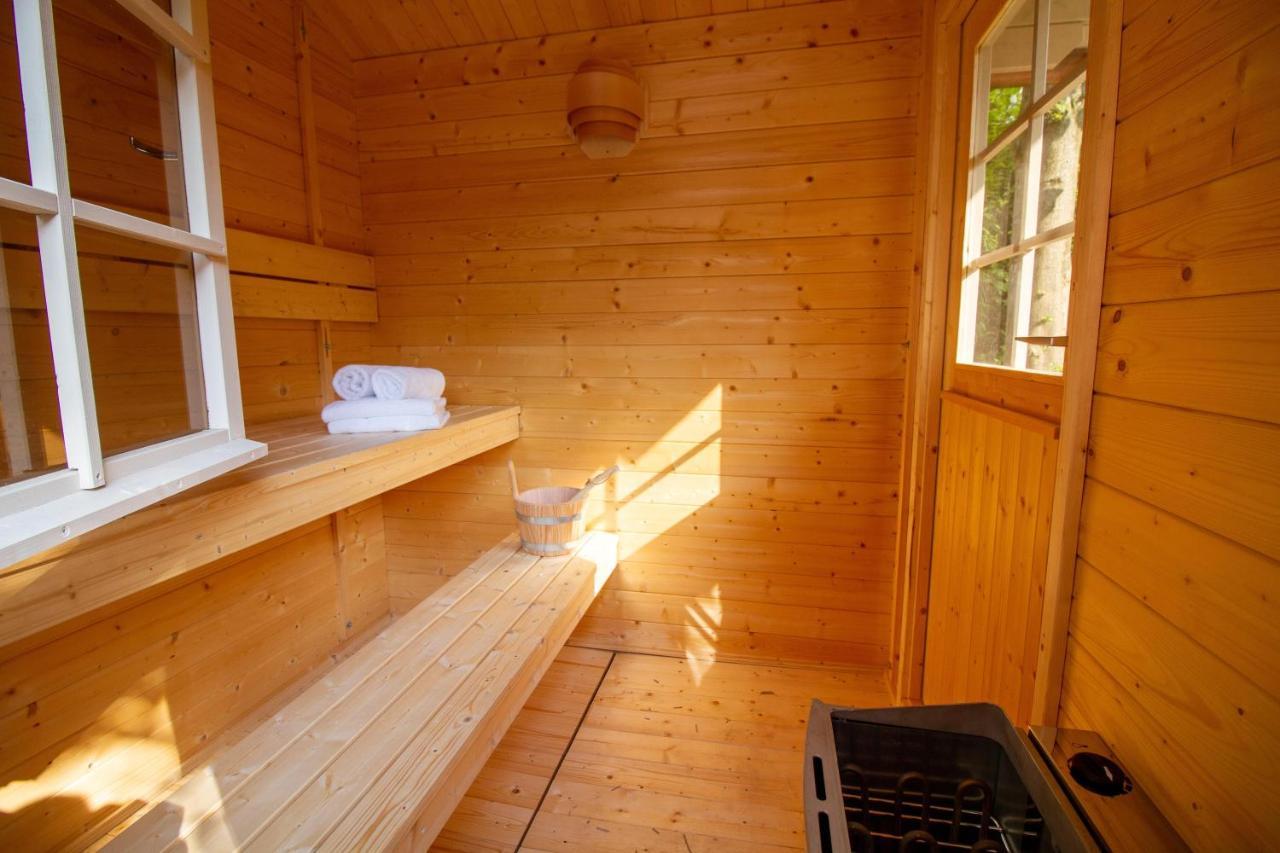 Up Besoeoek - Wildrose Mit Sauna Krummhörn エクステリア 写真